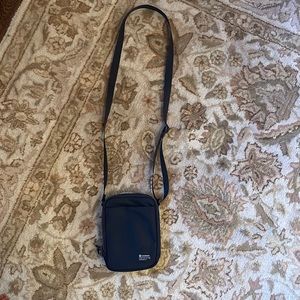 Lululemon Easy Access Crossbody Bag 1.5L. Melon Sorbet/Silver Silicone Keychain.